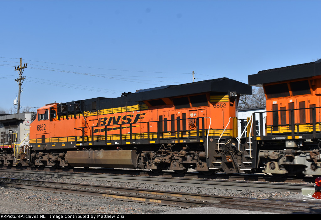 BNSF 6852